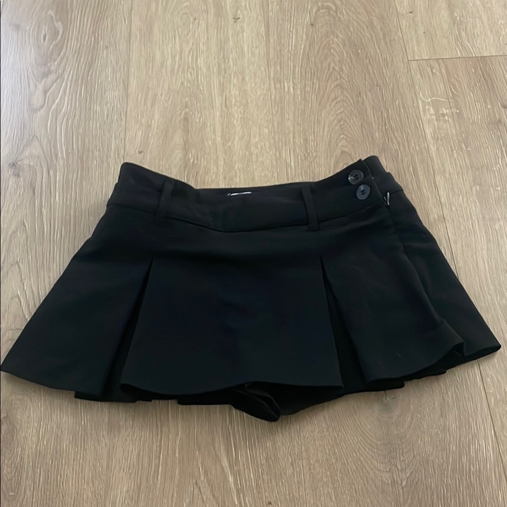 Beeshka | Tailored Skort Black Pleated Mini Skort